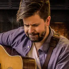 Scott Slay dinle, müzik videolarını izle, biyografisini oku, tur tarihlerini ve daha fazlasını gör!