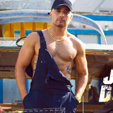 הולידיי सुनें, म्यूज़िक वीडियो देखें, बायो पढ़ें, दौरे की तारीखें और बहुत कुछ देखें!