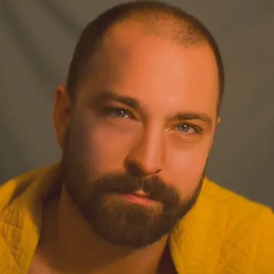 Listen to Michael Richard Klics, watch music videos, read bio, see tour dates & more!