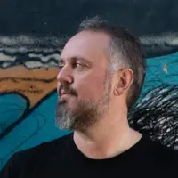 Luister naar undefined, bekijk muziekvideo's, lees de bio, bekijk de tourdata, en meer!