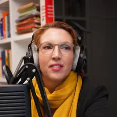 Listen to Pia Bernauer, watch music videos, read bio, see tour dates & more!