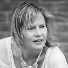 Escucha a Aoibheann Carey-Philpott, mira vídeos musicales, lee la biografía, consulta fechas de giras y mucho más.