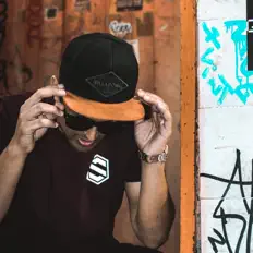 Dengarkan notouch, tonton video musik, baca bio, lihat tanggal tur & lainnya!