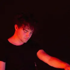 Dengarkan Petty Party, tonton video musik, baca bio, lihat tanggal tur & lainnya!