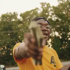 聆聽 Studio Junkie、觀看音樂影片、閱讀小傳、查看巡演日期等！