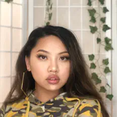 Écoutez Daisy Yang, regardez des vidéoclips, lisez la biographie, consultez les dates de tournée et plus encore !