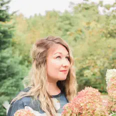 Margot Steiner सुनें, म्यूज़िक वीडियो देखें, बायो पढ़ें, दौरे की तारीखें और बहुत कुछ देखें!