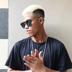 Dengarkan Sharkie, tonton video musik, baca bio, lihat tanggal tur & lainnya!
