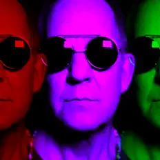 收听 Ricksha Radio、观看音乐视频、阅读小传、查看巡演日期等 ！