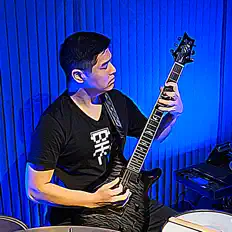 Ouve BH Collectives, vê vídeos de música, lê a biografia, vê as datas da digressão e muito mais!