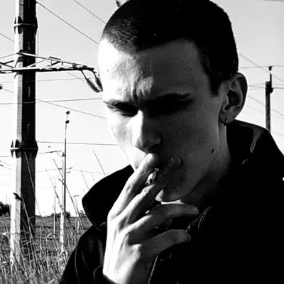 dog's cigaretteを聴いたり、ミュージックビデオを鑑賞したり、経歴やツアー日程などを確認したりしましょう！