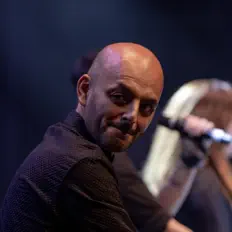 Nawaf Gheraibah을(를) 듣고, 뮤직 비디오를 보고, 약력을 읽고, 투어 일정 등을 확인하세요!