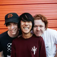 Poslechněte si interpreta 1000 Miles of Fire, sledujte hudební videa, přečtěte si životopis, podívejte se na data turné a další informace.