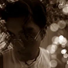 Hör dir Resendiz an, schau dir Musikvideos an, lies die Biografie, finde Tourdaten und mehr!