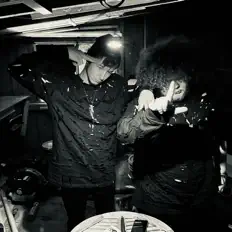 Jake & Leonを聴いたり、ミュージックビデオを鑑賞したり、経歴やツアー日程などを確認したりしましょう！