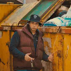 Ascolta Trent Trashbags, guarda video musicali, leggi la biografia, vedi le date del tour & altro!