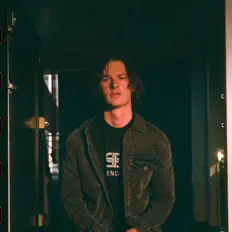 Poslechněte si interpreta MAISON, sledujte hudební videa, přečtěte si životopis, podívejte se na data turné a další informace.