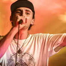 Escucha a Noah Fense, mira videos musicales, lee su biografía, consulta las fechas de las gira y más.