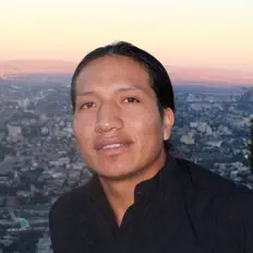 聆聽 Hector Loza、觀看音樂影片、閱讀小傳、查看巡演日期等！