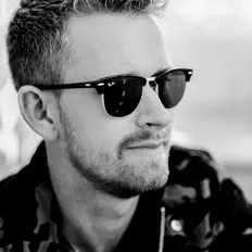 聆聽 Anders Ponsaing、觀看音樂影片、閱讀小傳、查看巡演日期等！