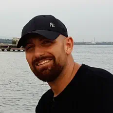 Escucha a Yavuz Çakım, mira vídeos musicales, lee la biografía, consulta fechas de giras y mucho más.