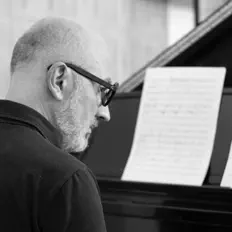 Ouça Stefano Meneghetti, assista a videoclipes, leia a biografia, veja as datas das turnês e mais!