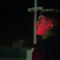 Dengarkan Yung Bless, tonton video musik, baca bio, lihat tanggal tur & lainnya!