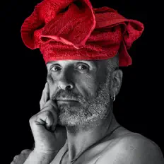 Ouve Dimi Dumo, vê vídeos de música, lê a biografia, vê as datas da digressão e muito mais!