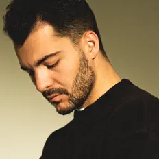 Escucha a Floren, mira vídeos musicales, lee la biografía, consulta fechas de giras y mucho más.