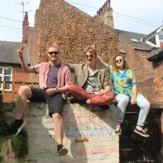 Posłuchaj wykonawcy Small Screen, obejrzyj teledyski, przeczytaj biografię, zobacz daty tras koncertowych i nie tylko!