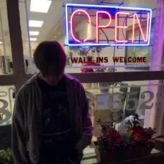 Ouça Sadoutwest, assista a videoclipes, leia a biografia, veja as datas das turnês e mais!