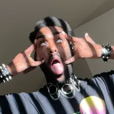 Luister naar Luna Blue, bekijk muziekvideo's, lees de bio, bekijk de tourdata, en meer!