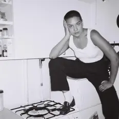 收听 Julie Pavon、观看音乐视频、阅读小传、查看巡演日期等 ！