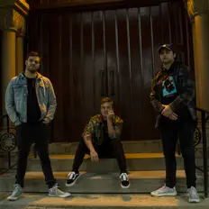 Luister naar The Drive Back, bekijk muziekvideo's, lees de bio, bekijk de tourdata, en meer!