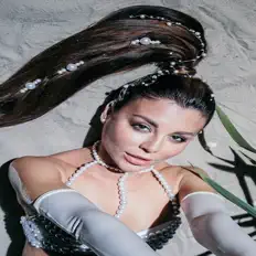 Ouça Milania, assista a videoclipes, leia a biografia, veja as datas das turnês e mais!