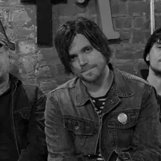 Matt Megrue & the Daisy Chains सुनें, म्यूज़िक वीडियो देखें, बायो पढ़ें, दौरे की तारीखें और बहुत कुछ देखें!
