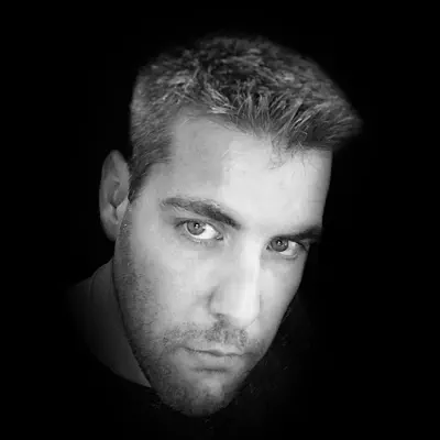 Escucha a Josh Henn, mira videos musicales, lee su biografía, consulta las fechas de las gira y más.