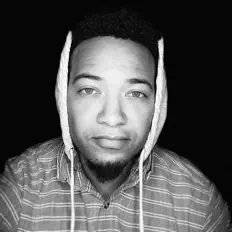 Escucha a Zachary Moore, mira videos musicales, lee su biografía, consulta las fechas de las gira y más.