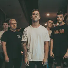 Novusを聴いたり、ミュージックビデオを鑑賞したり、経歴やツアー日程などを確認したりしましょう！