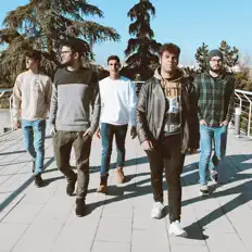 Poslechněte si interpreta Ámver, sledujte hudební videa, přečtěte si životopis, podívejte se na data turné a další informace.