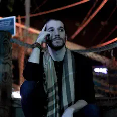 Ouve Russell Hayden, vê vídeos de música, lê a biografia, vê as datas da digressão e muito mais!