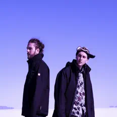 聆聽 3.5.7. Solar、觀看音樂影片、閱讀小傳、查看巡演日期等！