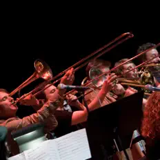 Realistic Orchestraを聴いたり、ミュージックビデオを鑑賞したり、経歴やツアー日程などを確認したりしましょう！