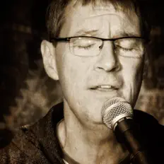 Jack을(를) 듣고, 뮤직 비디오를 보고, 약력을 읽고, 투어 일정 등을 확인하세요!