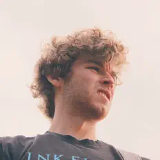 Bixを聴いたり、ミュージックビデオを鑑賞したり、経歴やツアー日程などを確認したりしましょう！