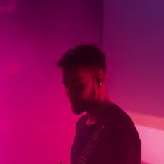 Luister naar Matt Breed, bekijk muziekvideo's, lees de bio, bekijk de tourdata, en meer!