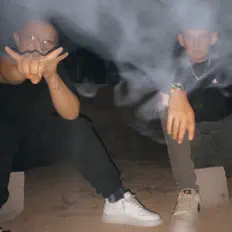 Ascolta Sorrynotsorry!, guarda video musicali, leggi la biografia, vedi le date del tour & altro!