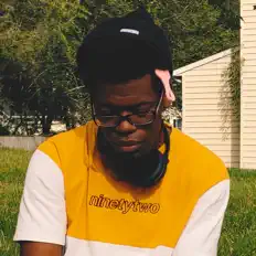 Moshi dinle, müzik videolarını izle, biyografisini oku, tur tarihlerini ve daha fazlasını gör!