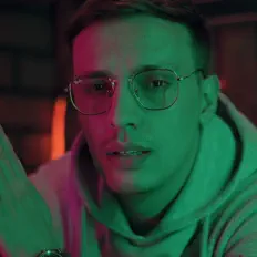 Ascolta Davo 92, guarda video musicali, leggi la biografia, vedi le date del tour & altro!