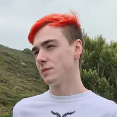 Escucha a Sky Roses, mira videos musicales, lee su biografía, consulta las fechas de las gira y más.